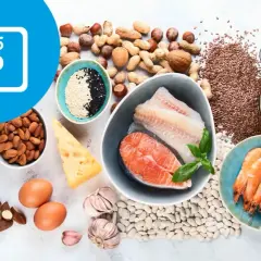 Bogactwo produktów z fosforem: ryby, krewetki, orzechy, nasiona, jajka, nabiał.