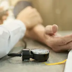 Jak prawidłowo zażywać leki na nadciśnienie – uniknij błędów i skutków ubocznych