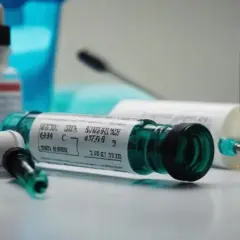 Dlaczego lek na SMA jest taki drogi? Odkryj szokujące powody.