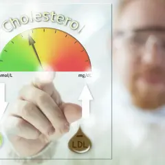 Podwyższony poziom cholesterolu we krwi: zagrożenia i skuteczne metody obniżenia