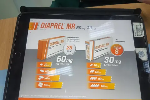 Na ekranie tabletu widoczny jest lek DIAPREL MR z gliklazydem, dostępne dawki 30, 60, 90 i 120 mg.