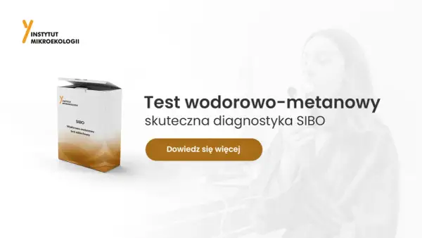 Test wodorowo-metanowy do diagnostyki SIBO. Kobieta wykonuje badanie oddechowe.