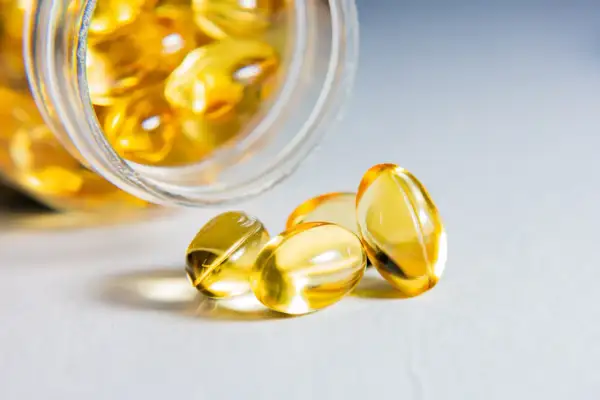 Żółte kapsułki omega 3 na co? Na zdrowie serca, mózgu i stawów. Wygodne suplementy diety.
